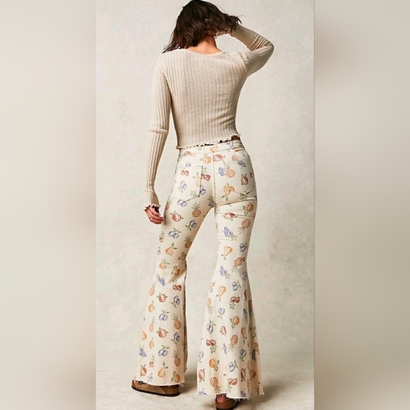 Free People Just Float On Flare Jeans Printed Fruit Pineapple Combo Ivory 29 NWT - Picture 2 of 9